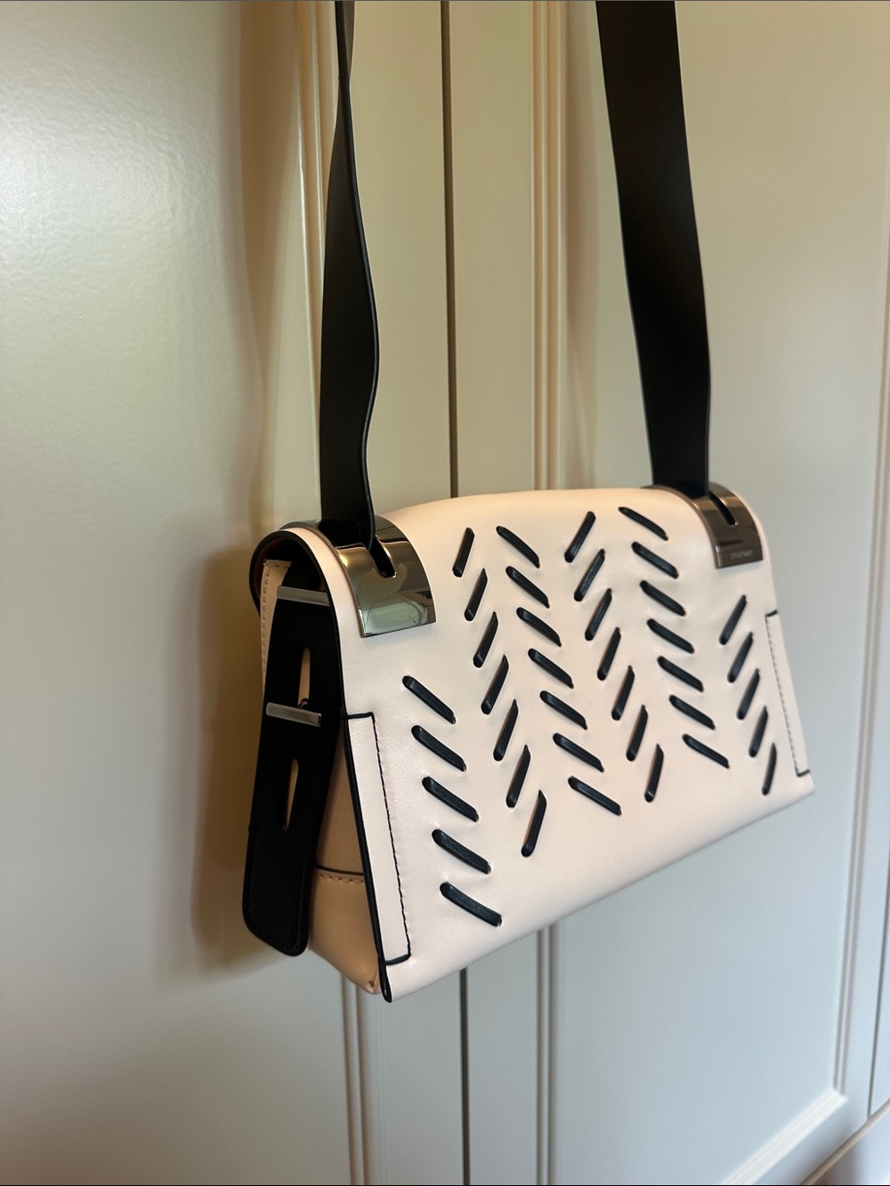 Sportmax White Crossbody Bag with Black Strap - Picture 4 of 9